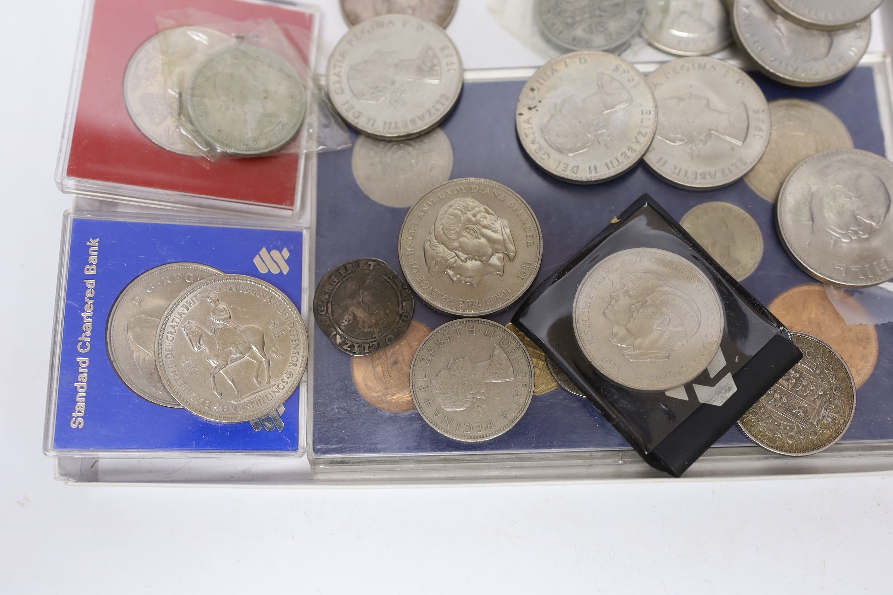 Assorted commemorative and other coins.